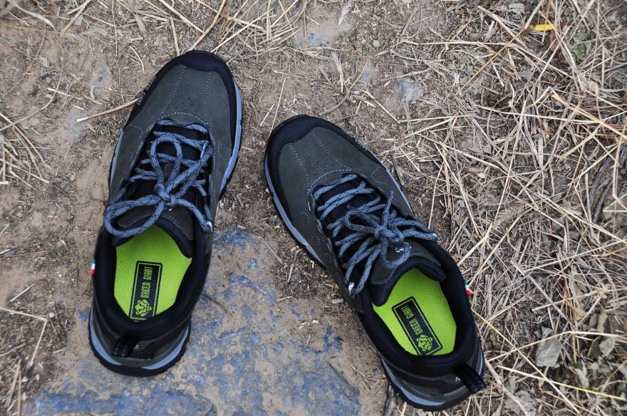 senselead跟绿巨人是一个牌子吗,绿巨人徒步鞋测评