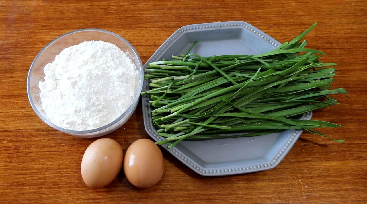 松软韭菜鸡蛋饼的做法,特色韭菜鸡蛋饼的做法