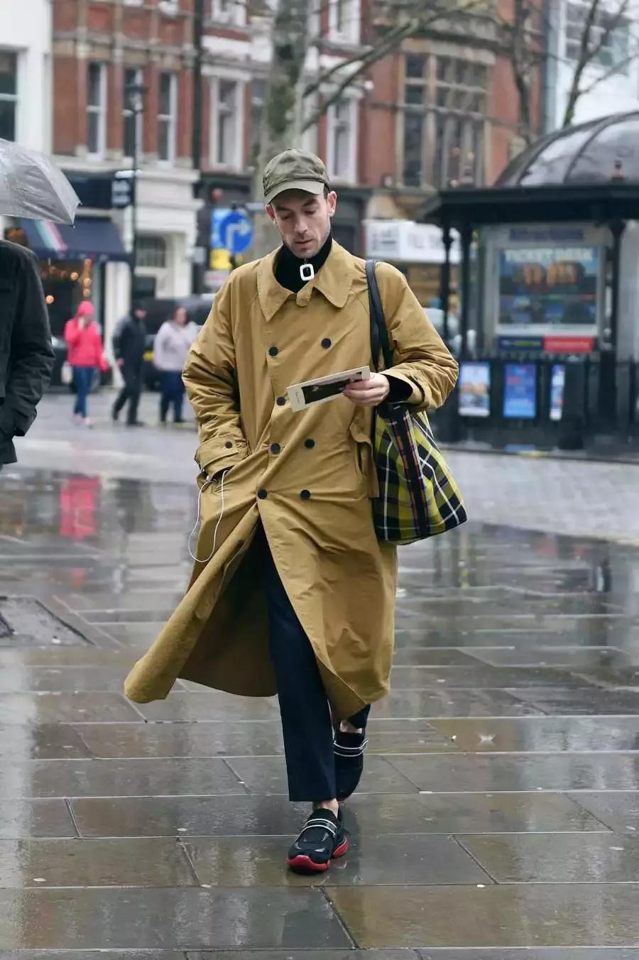 问江南“晴为何物”，你见过这些时尚品牌的雨衣、雨靴吗？