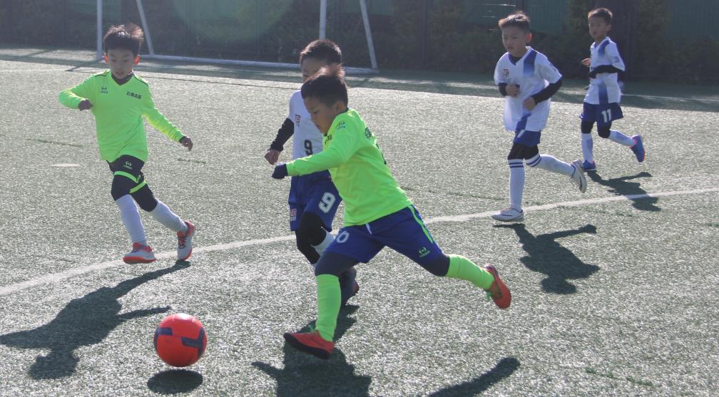 T6出行第二届云南“校长杯”少儿足球赛第三轮首日精彩瞬间