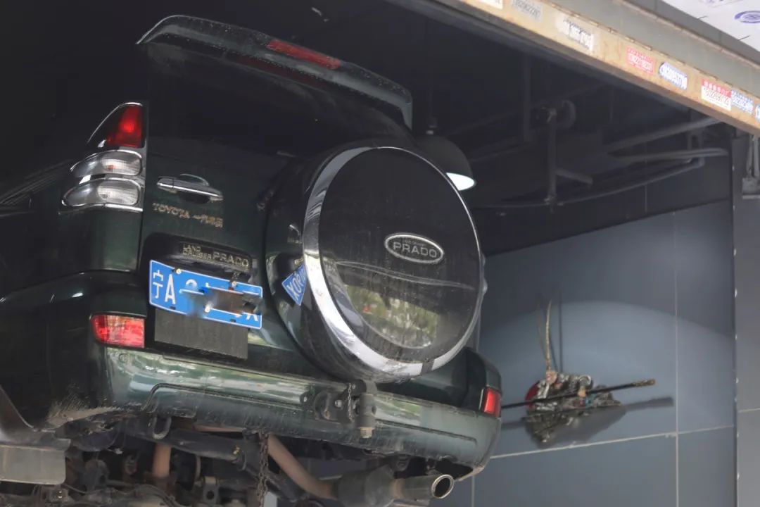 经典老车丰田lc90翻新复活,老款普拉多120翻新