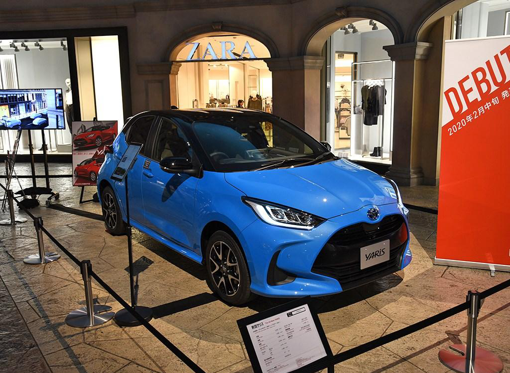 丰田雅力士对比飞度,丰田雅力士这款车的操作怎么样呢