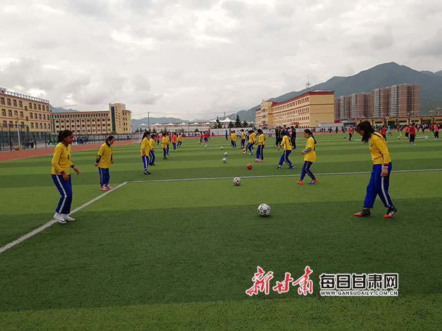 碌曲藏族中学早读,碌曲县藏族中学第28届运动会舞蹈