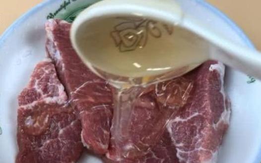 吃不完的猪肉怎么处理再放冰箱,吃不完的猪肉放保鲜还是冷冻