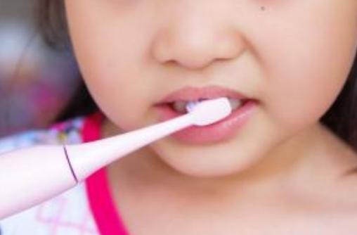 一刷牙就想呕吐是怎么回事,一刷牙就想干呕怎么回事