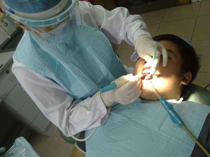 清洁牙齿全过程,外国人都是怎么清洁牙齿