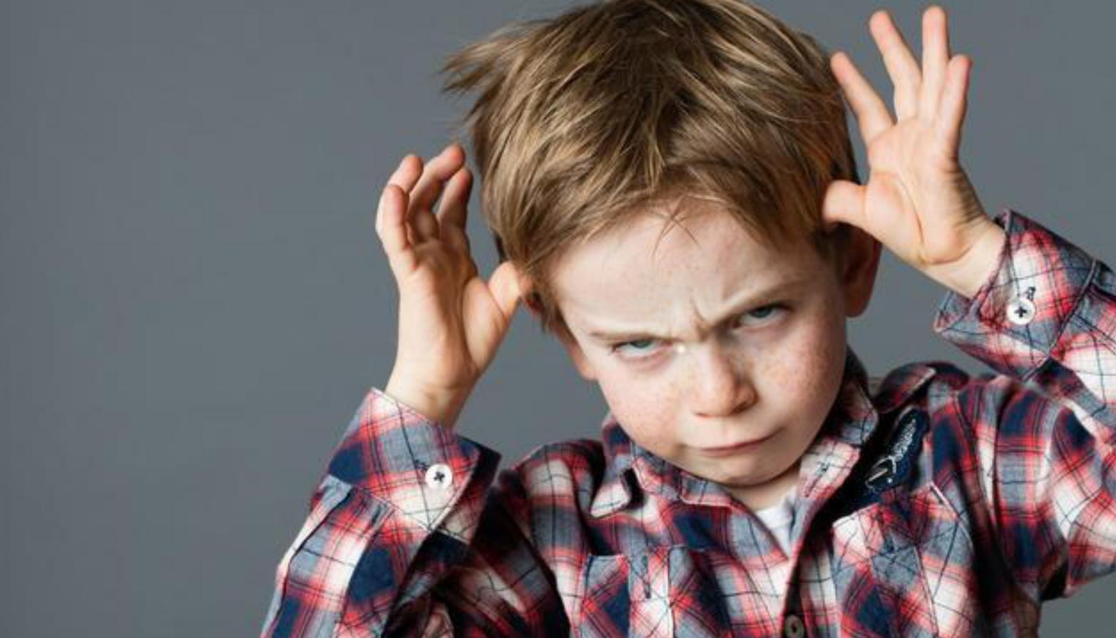 “能让我尝一口吗？”7岁姐姐哀求弟弟，网友感慨：怎么当妈的？