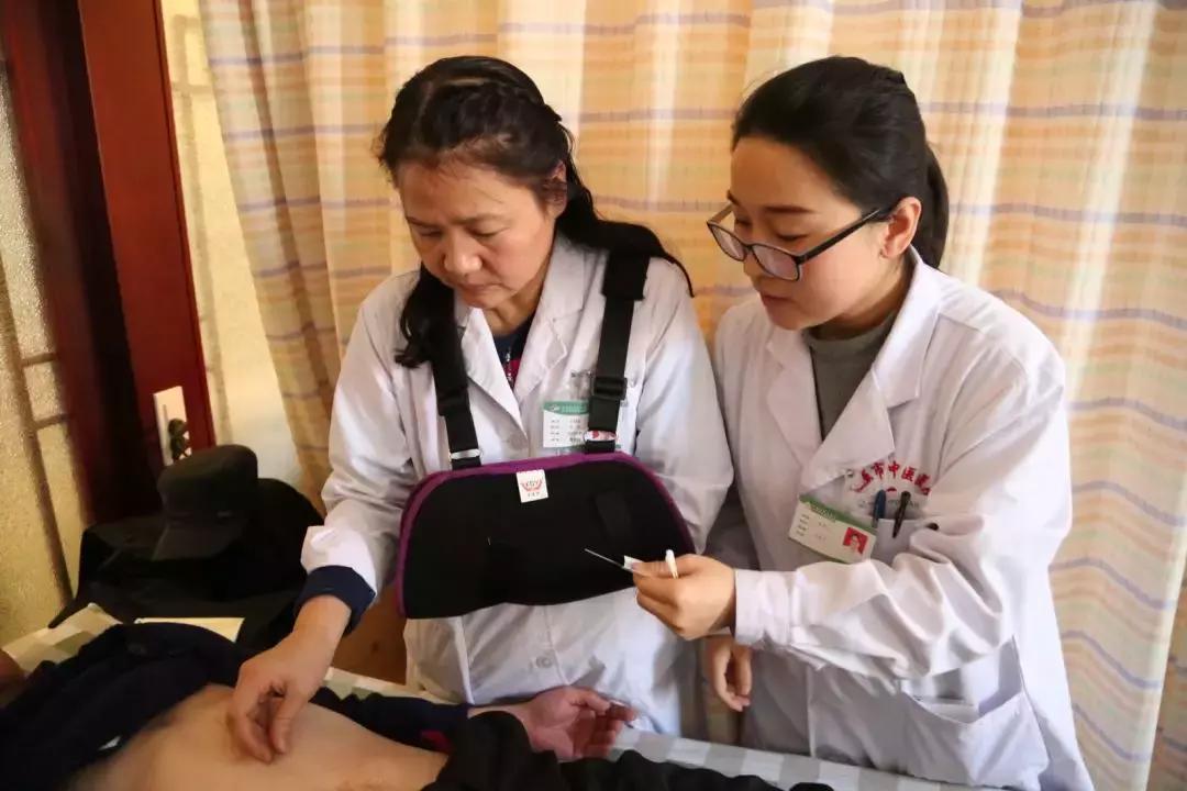 中医肩颈理疗正骨手法视频,阴阳针法三才针法实战