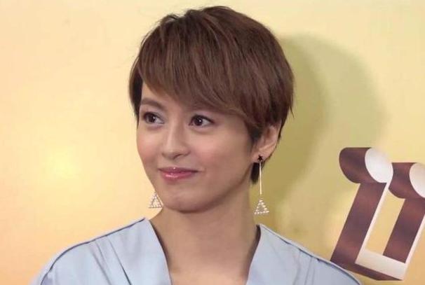 她35岁嫁外籍男友，今混血女儿罕见爆照，超高颜值过分漂亮