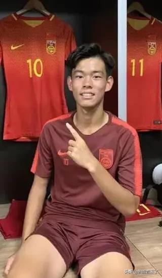 陈戌源座客《足球之夜》:引援方向有调整，鲁能本土锋线迎来机会