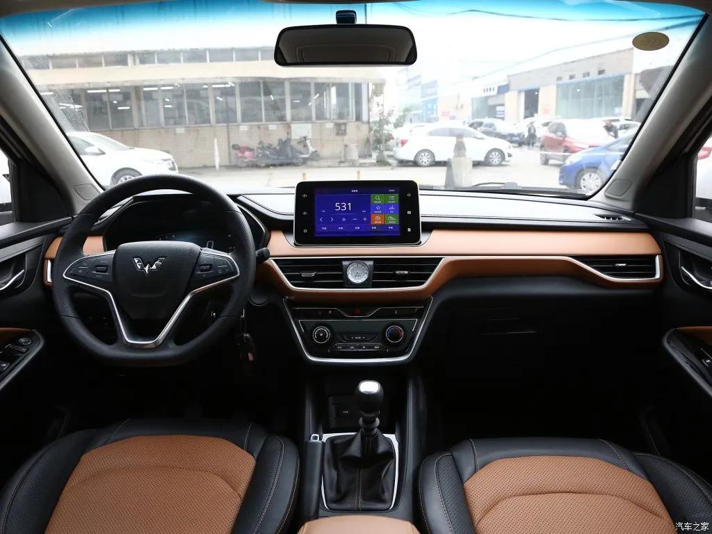 中控有圆表的车,五菱宏光s3五座版内饰啥样