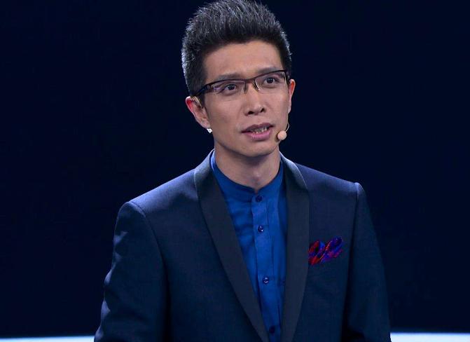 朱广权放飞心情看美景,朱广权放飞自我