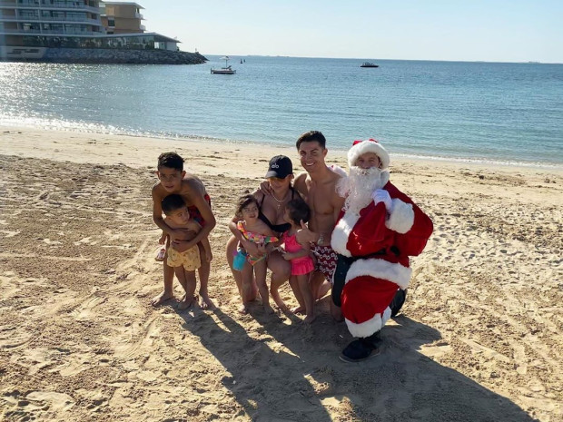 梅西去c罗家做客,梅西在阿根廷家里吃烤肉