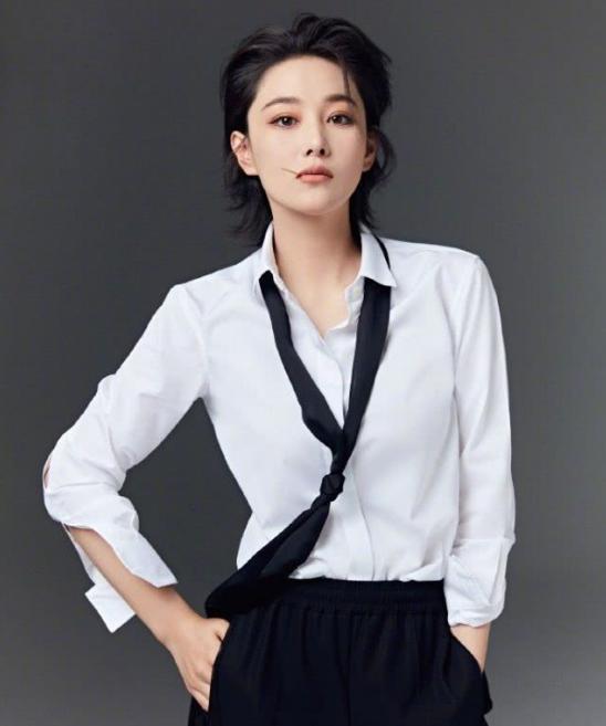 一身黑料、被踩进泥里的张馨予，是如何把一手烂牌打成王炸的？