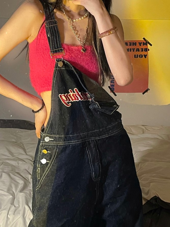 冬季背带裤穿搭,牛仔背带裤女孩