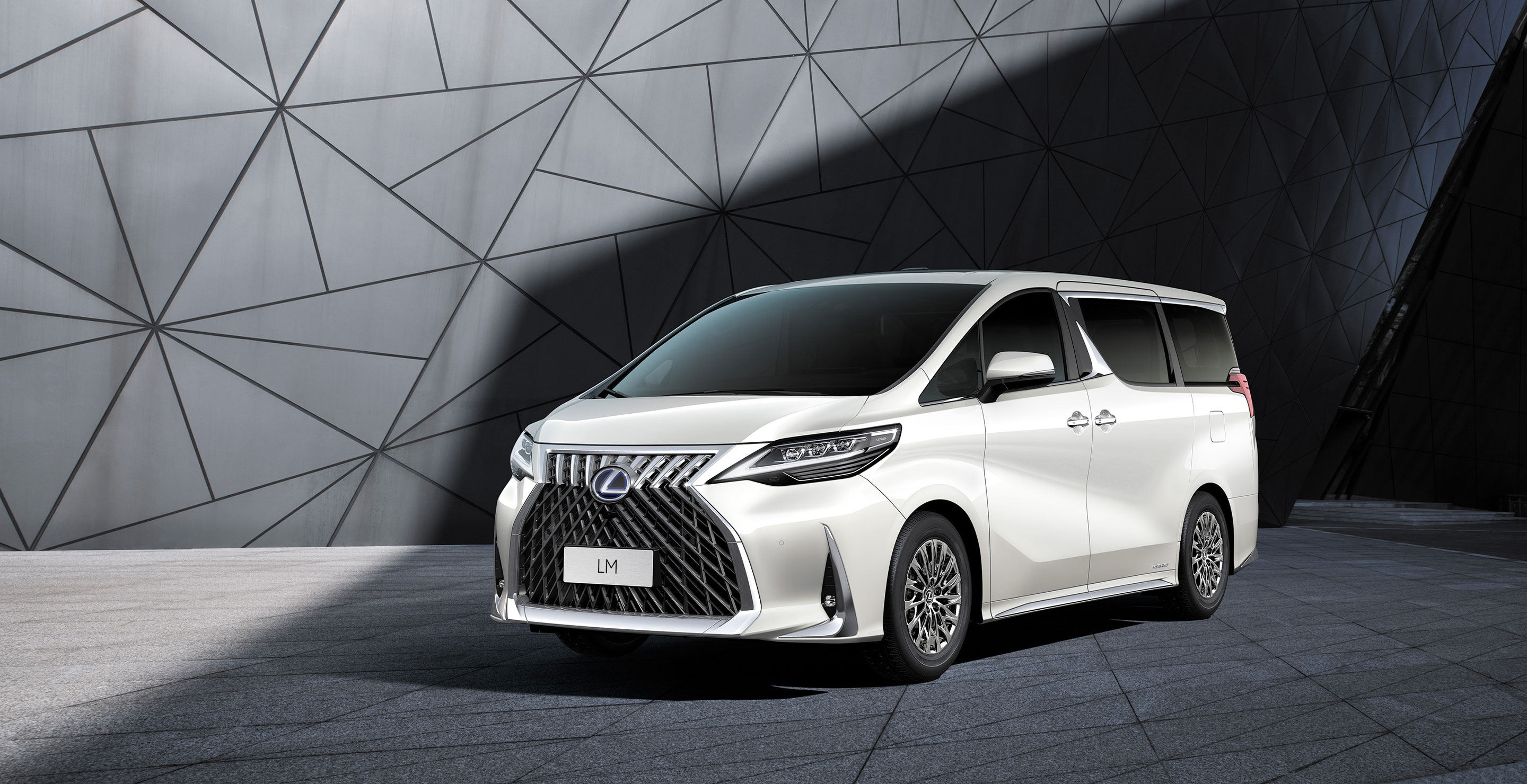 加价到几许？买雷克萨斯LM真是人傻钱多吗？