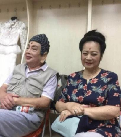 扮演如来佛的朱龙广被泰国人叩拜,如来扮演者朱龙广去泰国被人跪拜