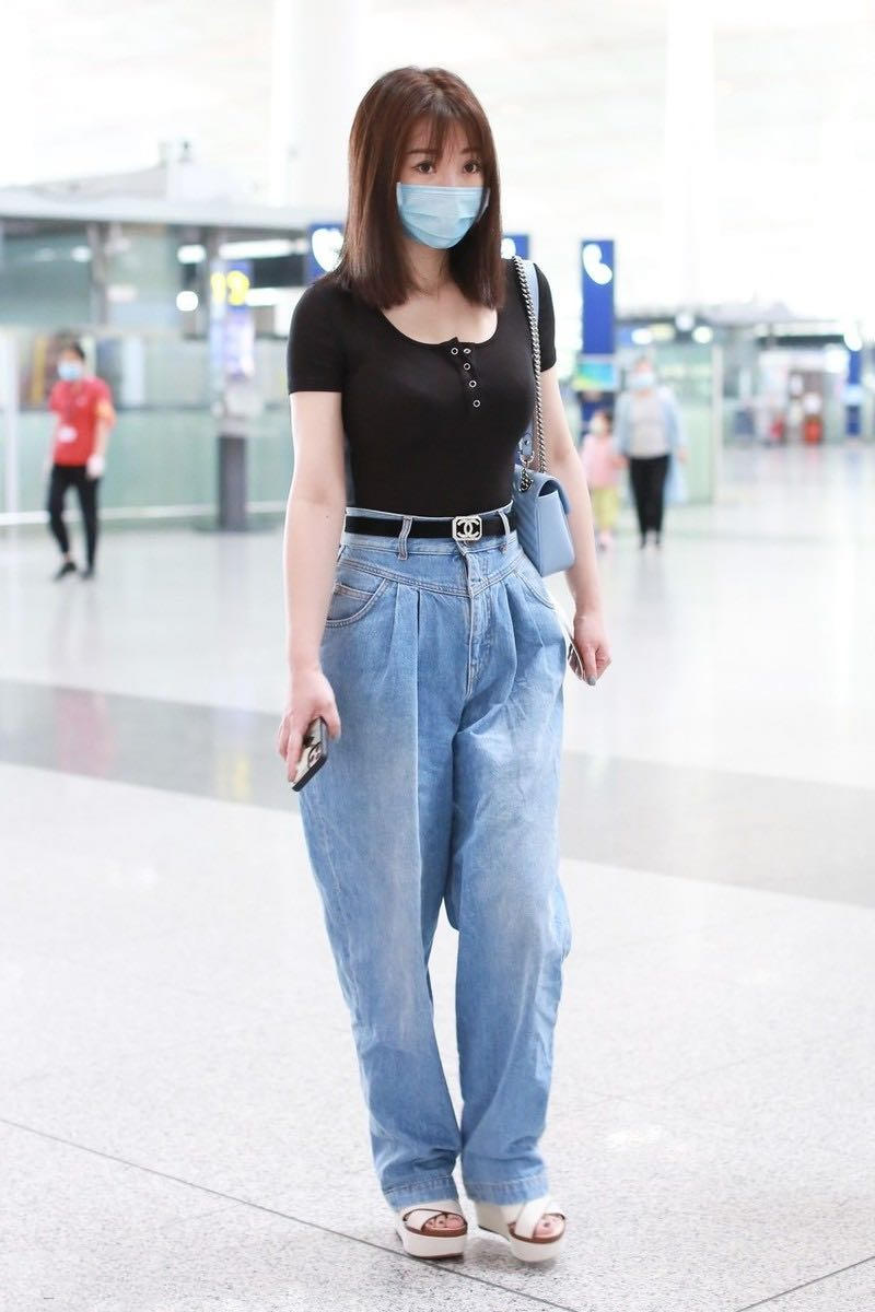 柳岩穿深v礼服展示身材,柳岩穿衣显身材走红