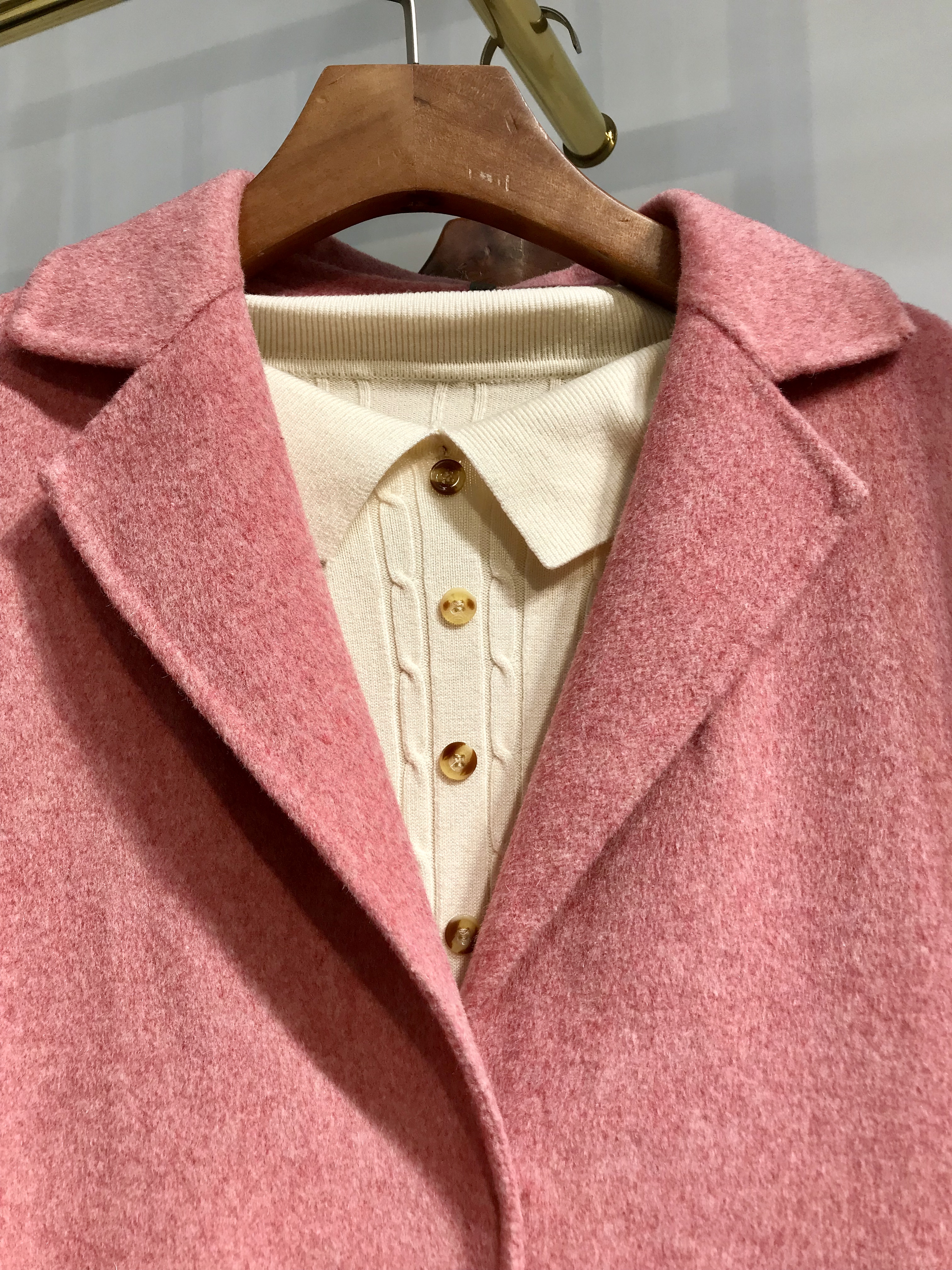 顶级双面羊绒大衣品牌女装尾货,广州双面羊绒大衣尾货批发市场