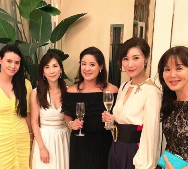 张艾嘉冯咏仪合照,张艾嘉冯咏仪最近照