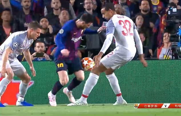 巴萨罚点球,巴萨遭裁判争论结果被快发任意球