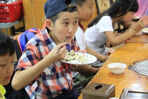 孩子不爱在幼儿园吃早餐怎么办,怎样改掉孩子不吃早餐的坏习惯