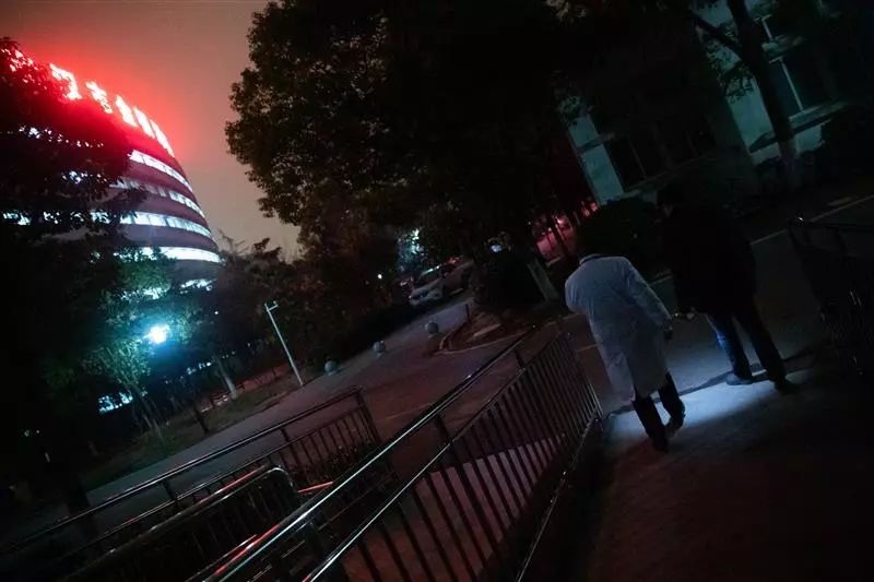 武汉市金银潭医院院长：身患绝症、妻子被感染，抗击疫情最前线奋战30余天