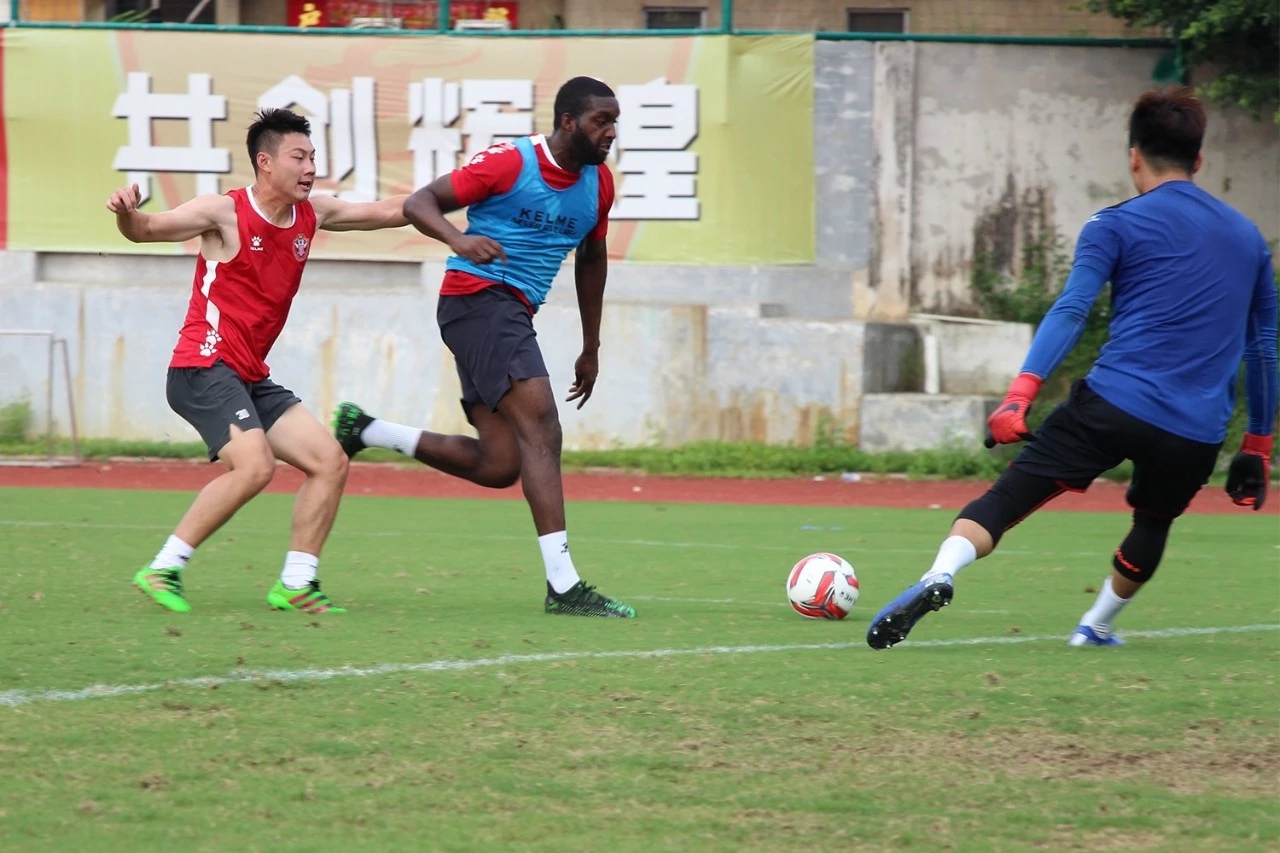 梅州中甲德比,中甲两广德比海报