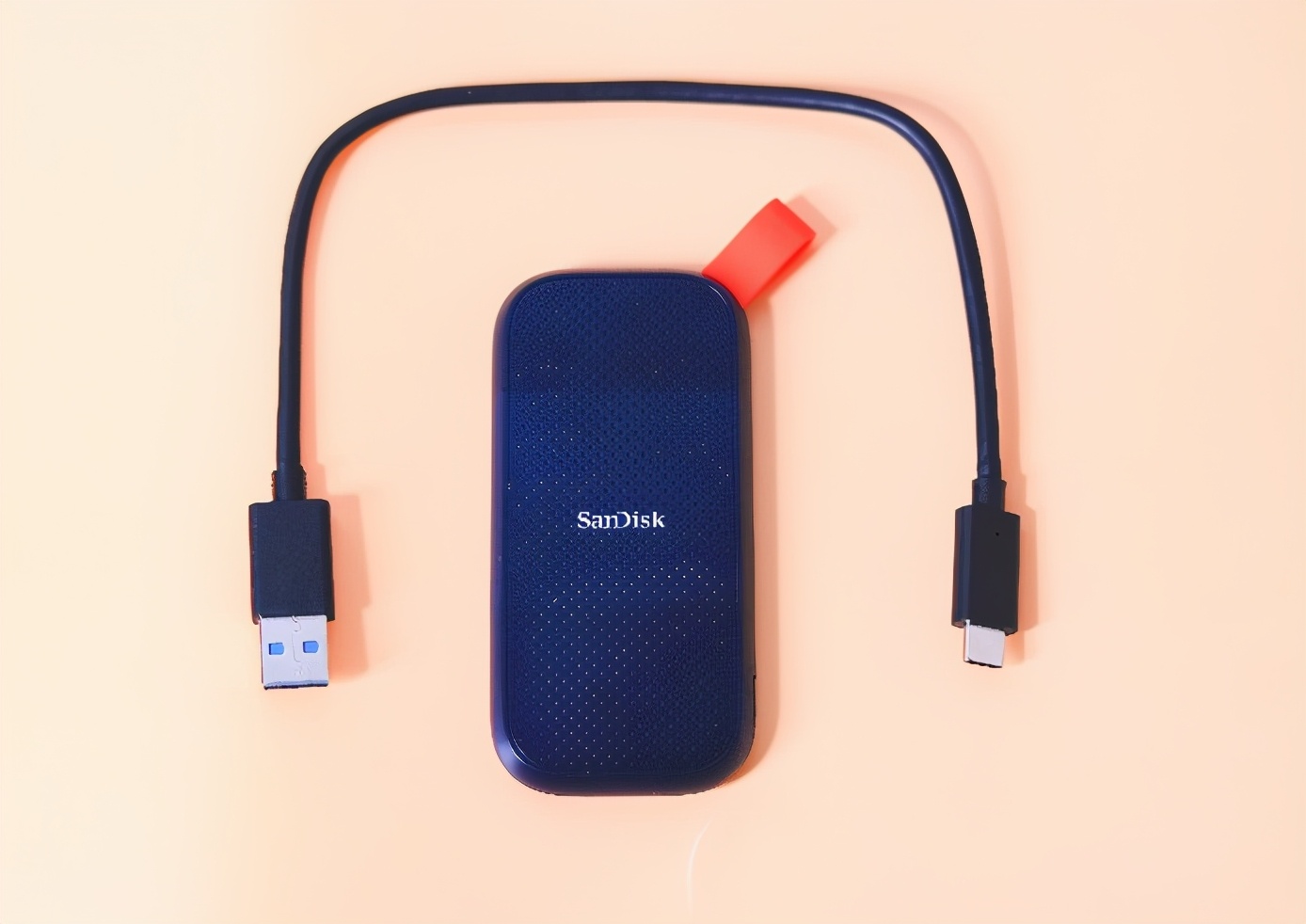 闪迪移动固态硬盘,闪迪e61和三星t7移动固态硬盘对比