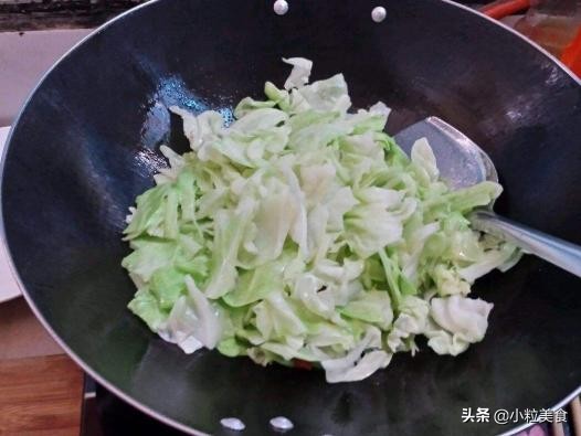 炒菜太咸了怎么补救,炒好的菜太油怎么办