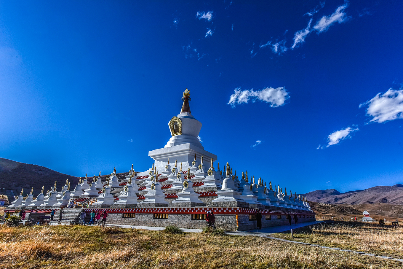 四川甘孜的亚丁稻城,四川稻城亚丁蓝色星球上的净土