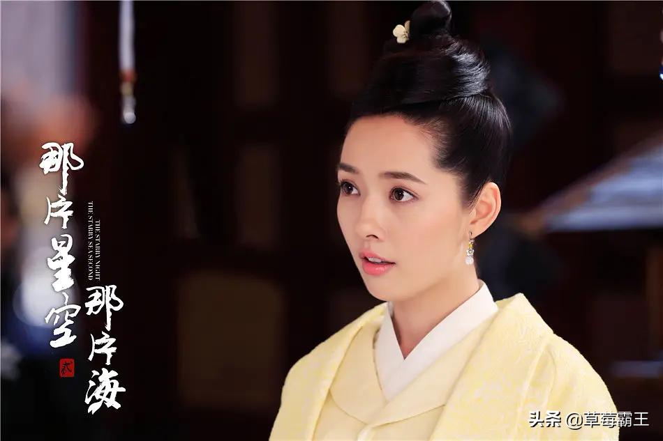 8位标准的都市美女，古装扮相略显违和，一换上现代装就艳丽逼人