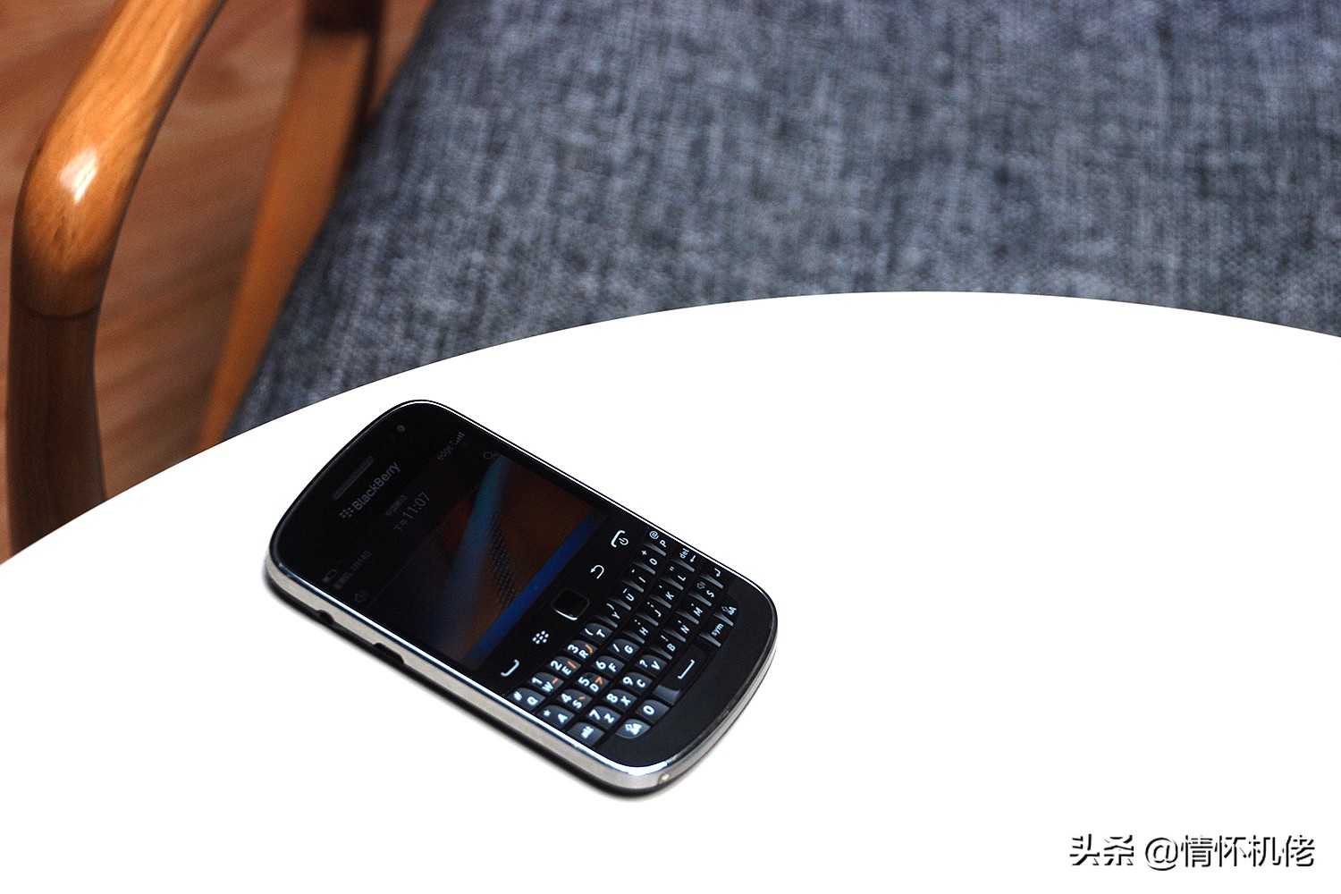 黑莓9900键盘亮了开不了机,黑莓9900光学触摸板