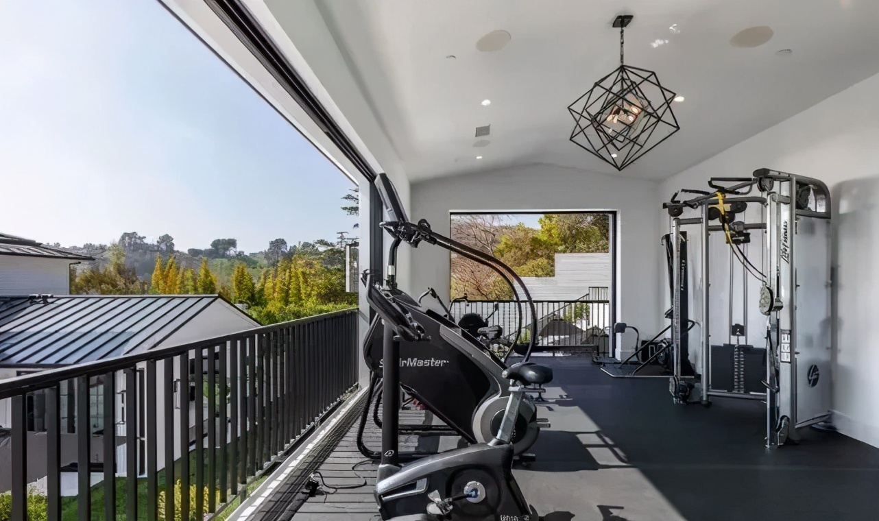 蕾哈娜与rocky还在交往吗,蕾哈娜17亿美元财产