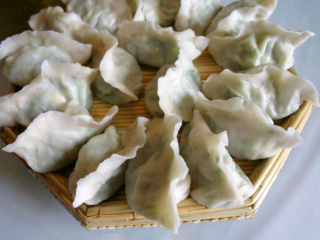 水饺怎么煮好吃又简单视频,过年饺子怎么煮上桌才好看