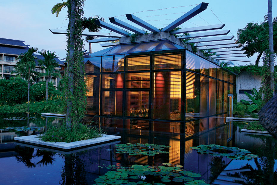 三亚希尔顿酒店多少钱一晚,三亚六月适合旅游度假吗