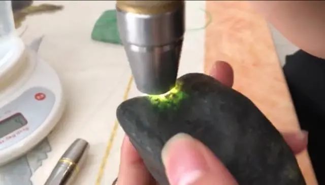 在直播间买的翡翠原石受骗报案,快手翡翠原石怎么退款