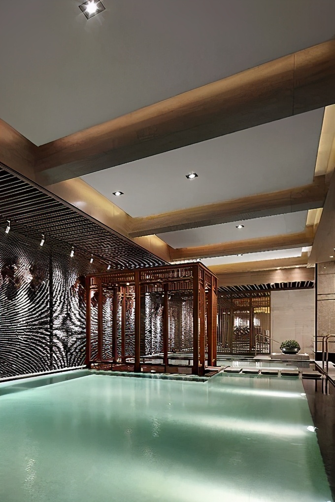 不锈钢门套装饰效果,简约现代装修不锈钢门套