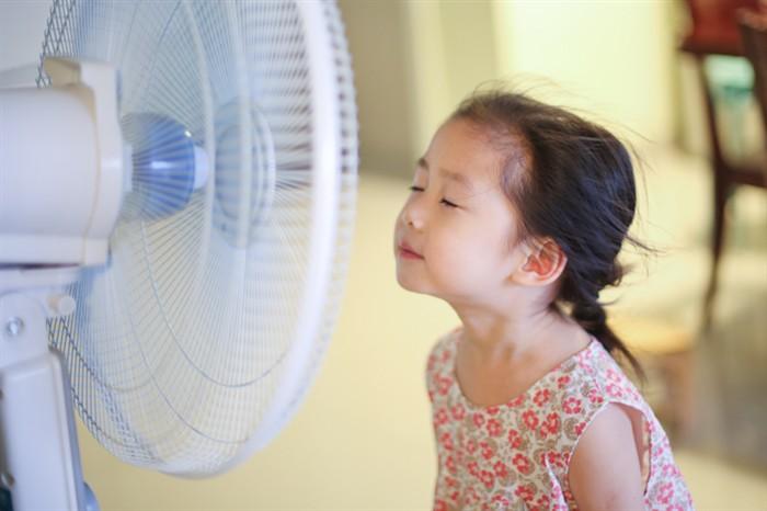 吹迎面风导致小儿面瘫，专为孩子设计的新型风扇，让家长更放心