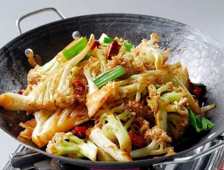 干锅花菜怎么焯水,做干锅花菜先焯水还是先过油