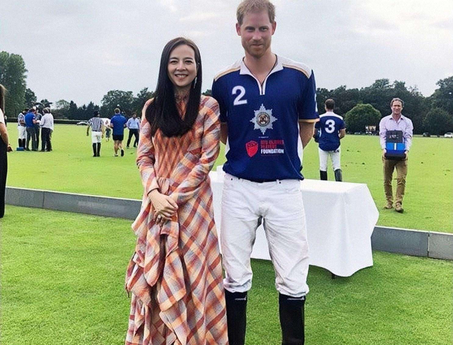 泰国女首富伍伦盼足球,泰国女足总经理伍伦盼写真