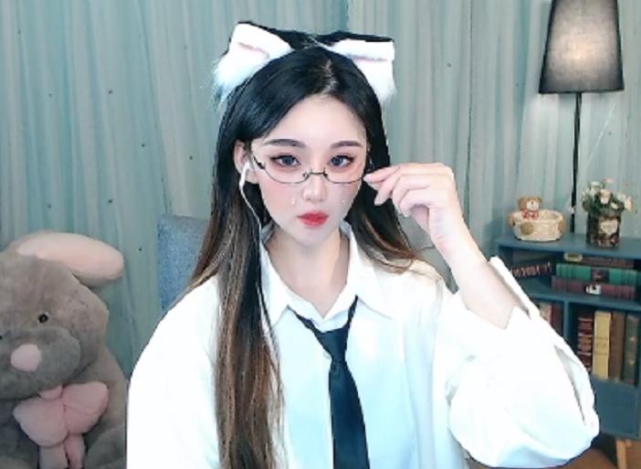 LOL午夜女神狂欢活动开启，小神领衔三位女神主播，全程高能福利