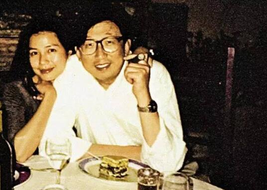 钟楚红与郑秀文甘比相聚开心合影,甘比钟楚红全部视频