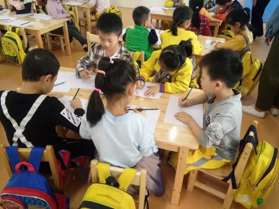 义教｜透过阳光笑出灿烂