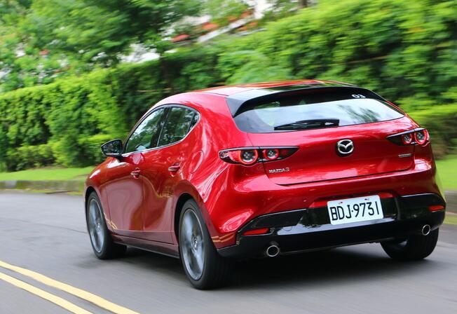 卡罗拉马自达3,马自达3好还是卡罗拉好