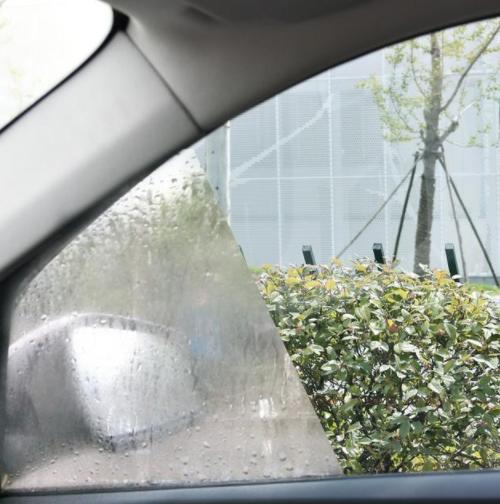 雨天前车窗起雾去除小妙招,防止车窗玻璃起雾的小妙招牙膏