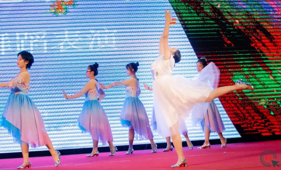 昆明行知中学教师节表彰大会,白塔中学隆重举行开学表彰大会