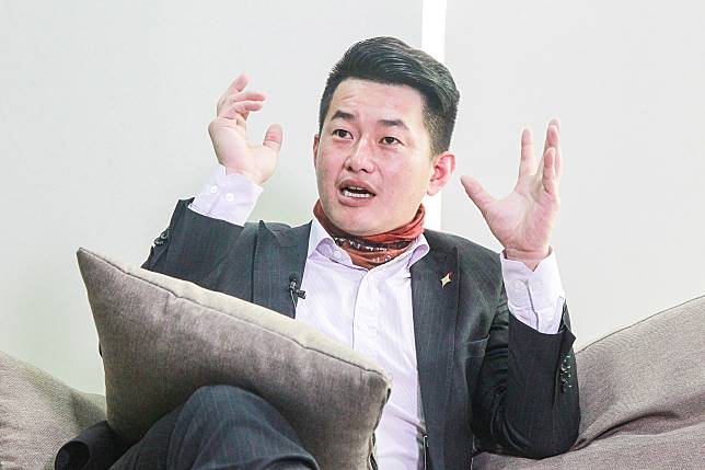 “*独台**”政客言论无脑为何能当“立委”?台湾选举内幕有多脏