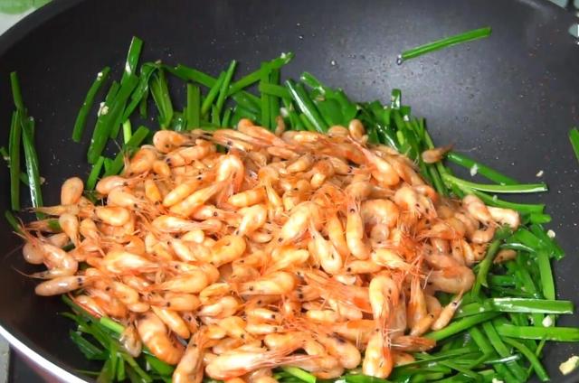 小河虾炒韭菜怎么炒好吃,小河虾炒韭菜鸡蛋的做法大全家常