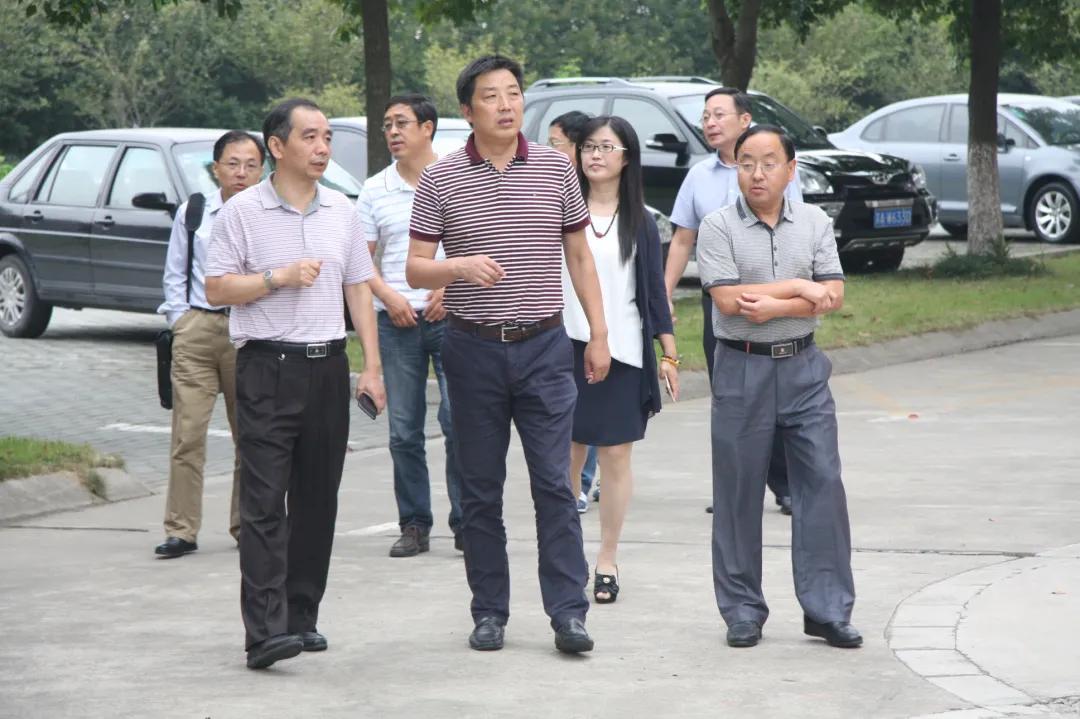 南京八大名校高考喜报,北大喜报背后的故事